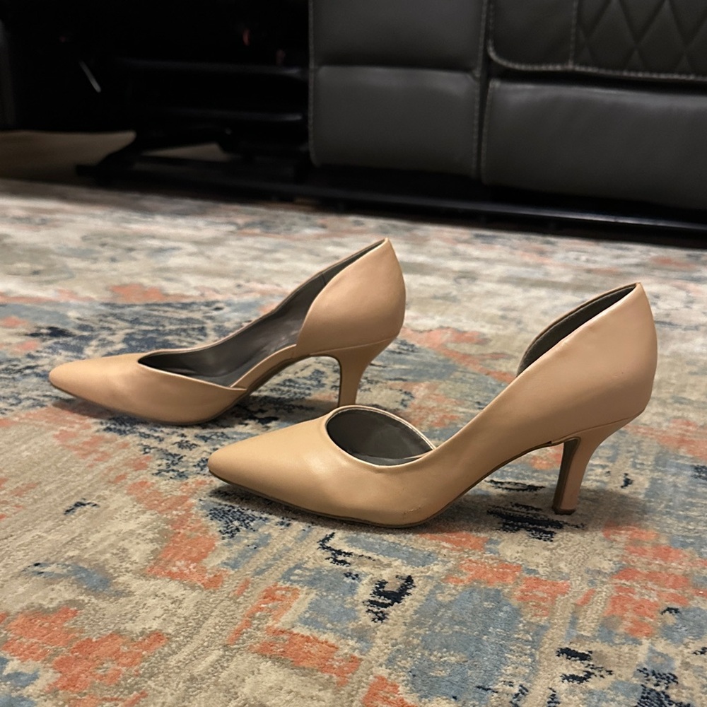 East 5th Elegant Beige Kitten Heels